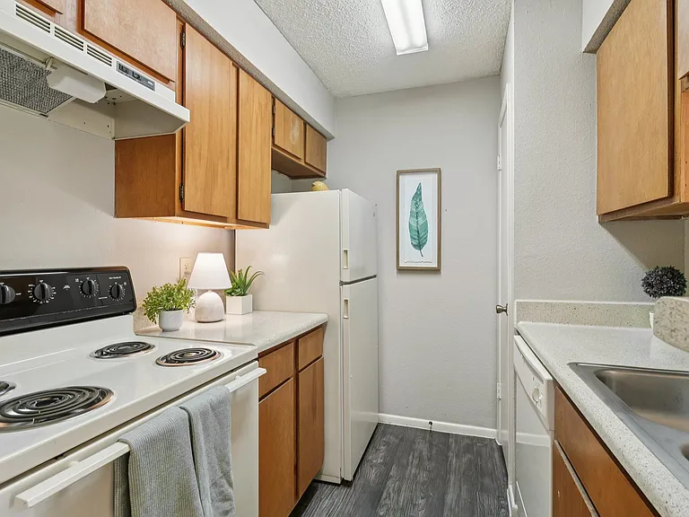 Rock Canyon Apartments — Photo 12