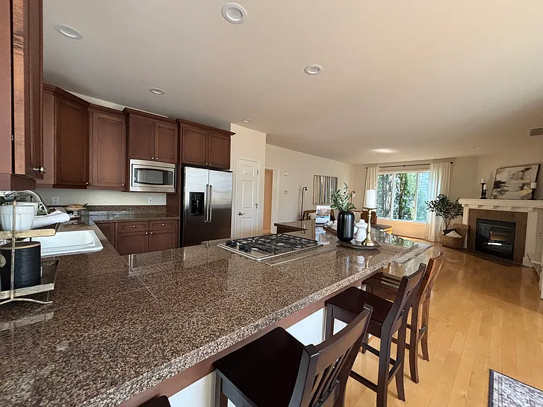 2038 30th Ln NE — Photo 6