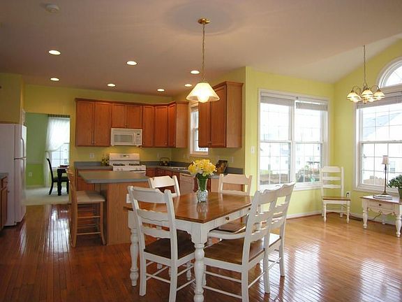 Kitchen, Breakfast Area & Sunroom