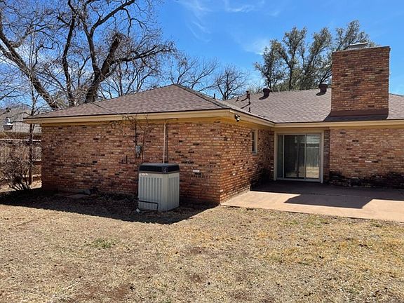 2nd image of 2318 River Oaks Cir