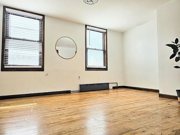 5th image of 130 18th St #2