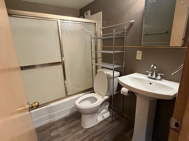 809 John St #4 — Photo 6