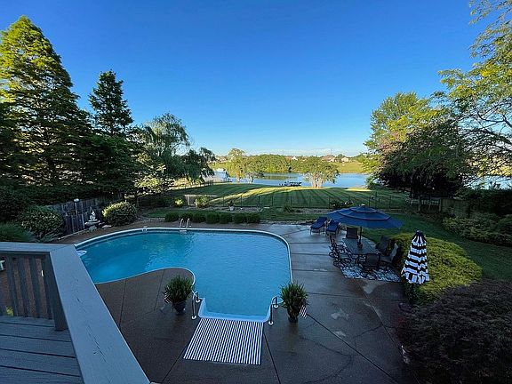 2nd image of 2200 Briarcliff Dr