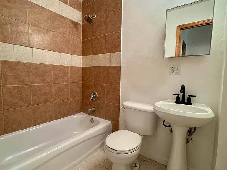 236 8th St #3 — Photo 9