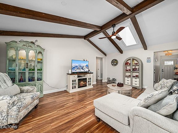 2nd image of 131 Lakeshire Dr