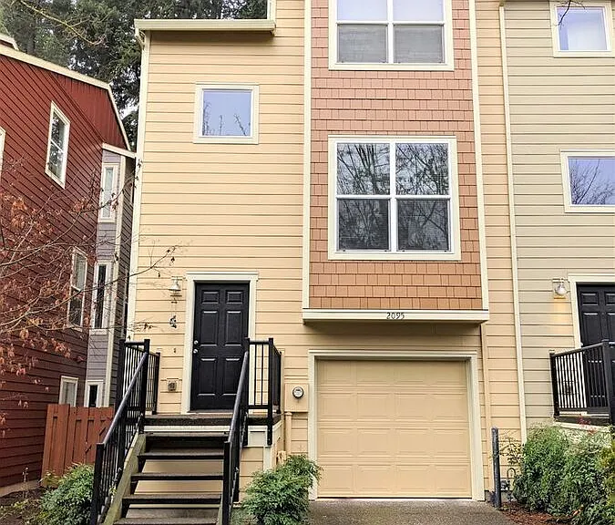 2095 NE Sheffield Ave — Photo 1