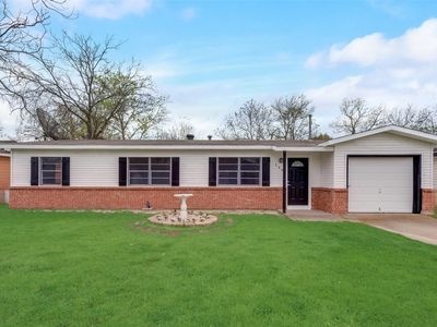724 Greenway Dr, Hurst, TX, 76053