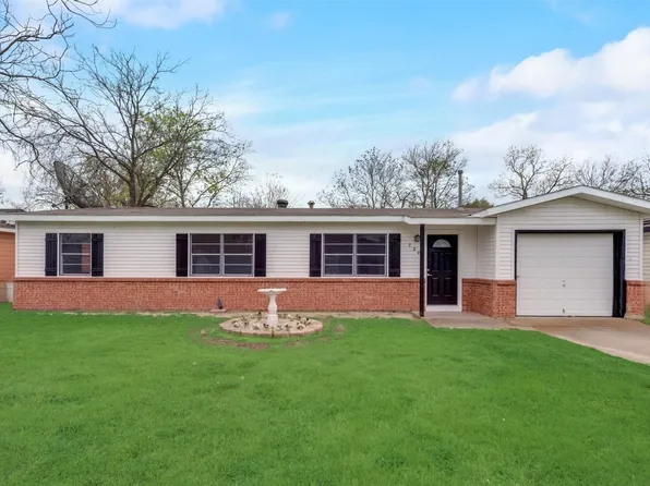 724 Greenway Dr, Hurst, TX 76053