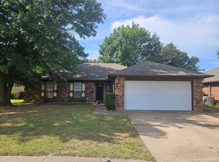 3201 Fairmeadows Ln, Fort Worth, TX 76123