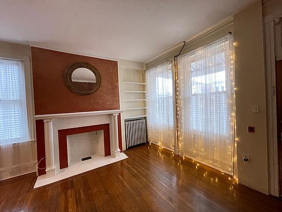 2nd image of 4922 Warrington Ave #1