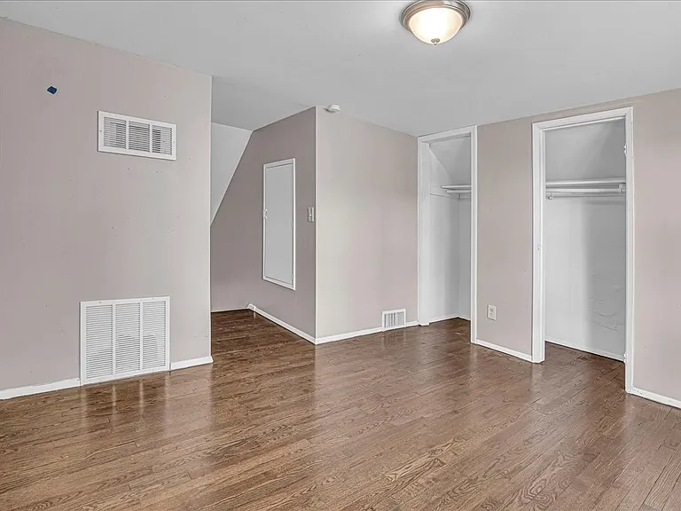 7715 NE 56th St — Photo 21