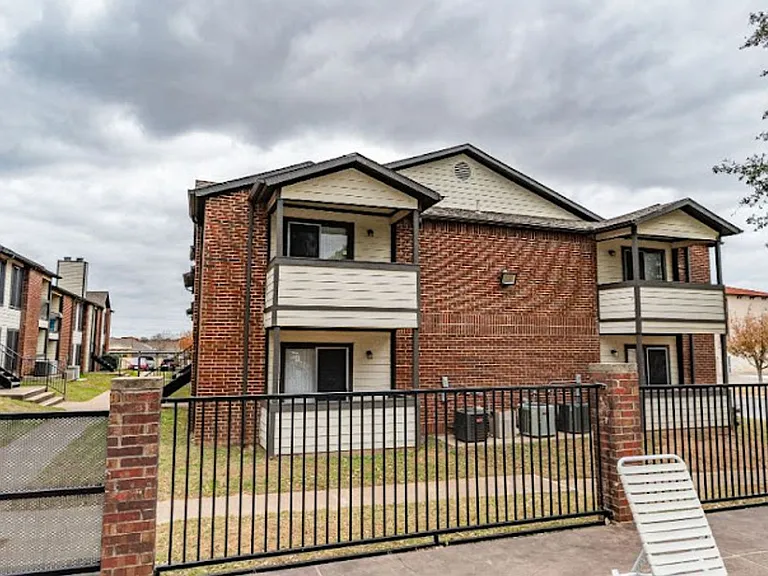 Bromley Granbury — Photo 9