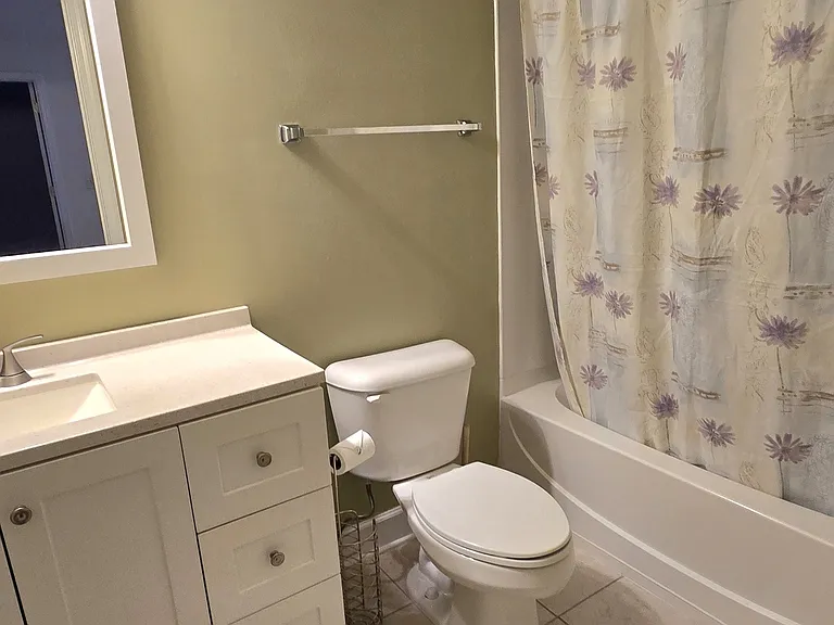 Upstairs full bathroom