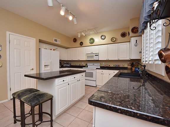 3rd image of 1309 E Sheena Dr