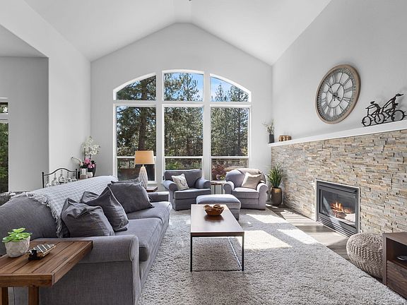 3rd image of 60949 Snowbrush Dr