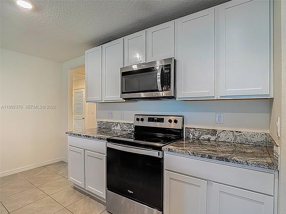 5th image of 3034 Rim Dr