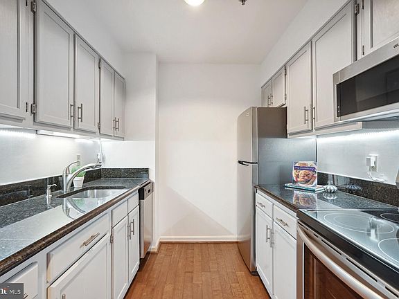 4th image of 900 N Taylor St APT 2127