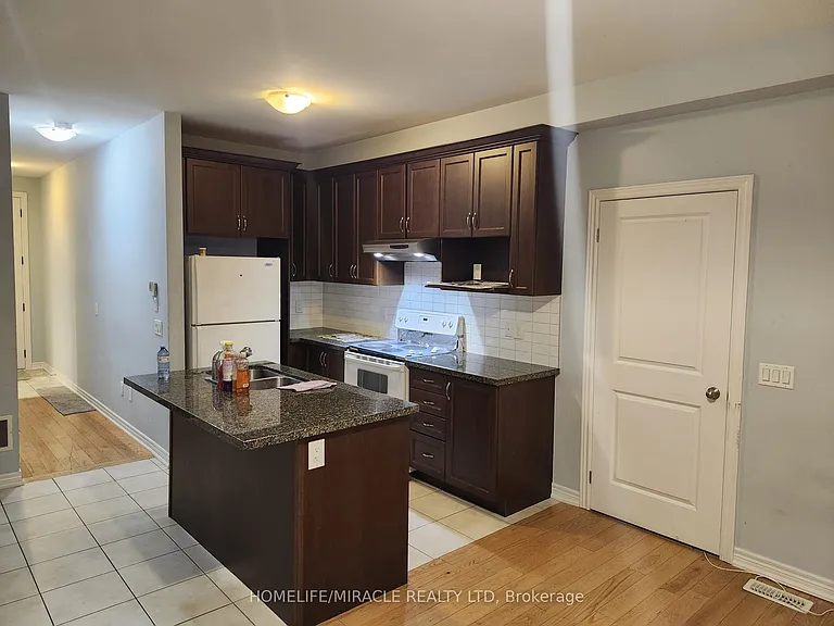 12 Pearman Cres — Photo 2