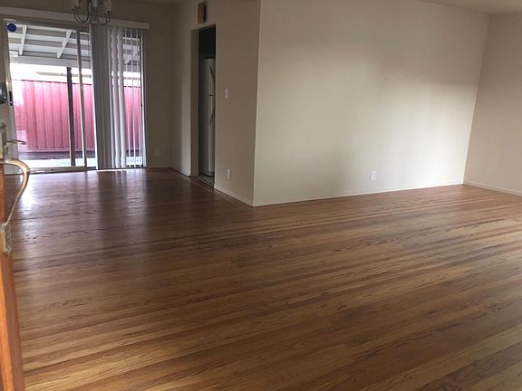 5th image of 3073 Cabrillo Ave