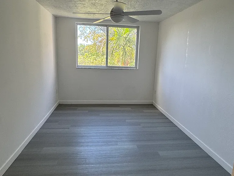 NW 17th St — Photo 11