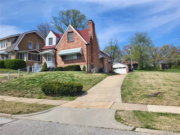 8303 Knollwood Dr, Saint Louis, MO 63121