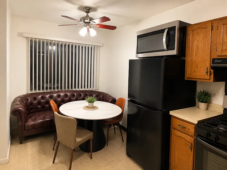 520 College Point Blvd — Photo 4