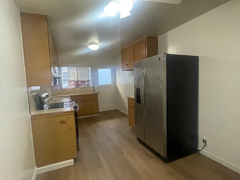 210 Flanders Ct — Photo 1