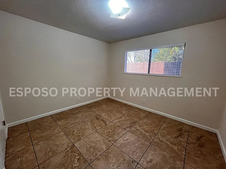 358 N Valeria St — Photo 9