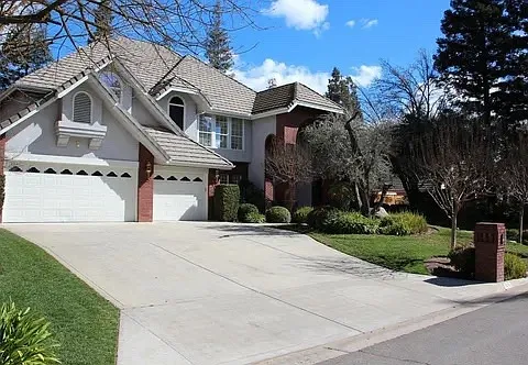 4 bed, 3.5 bath, 4065 sqft, $3,990 — Photo 3