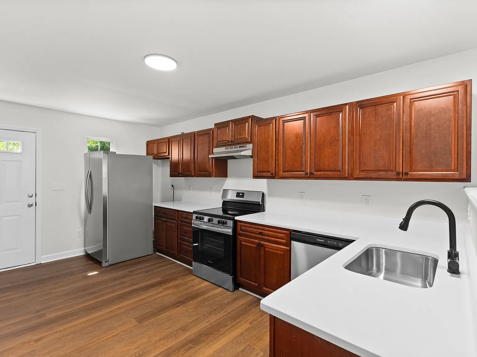 3 bed, 1270 sqft, $1,550 — Photo 3