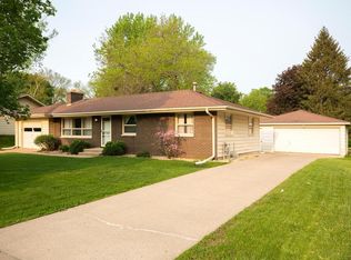 584 Inca Ln, New Brighton, MN 55112