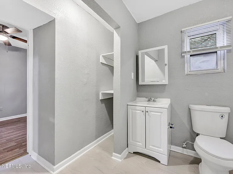 1722 W 30th St — Photo 33