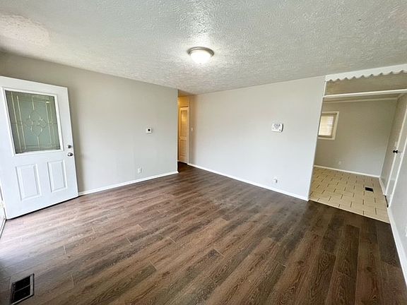 2637BazilLivingRoom1_12192022