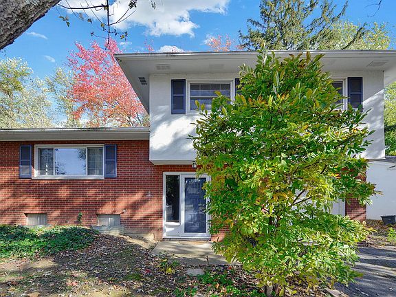 3rd image of 5650 N Meadows Blvd