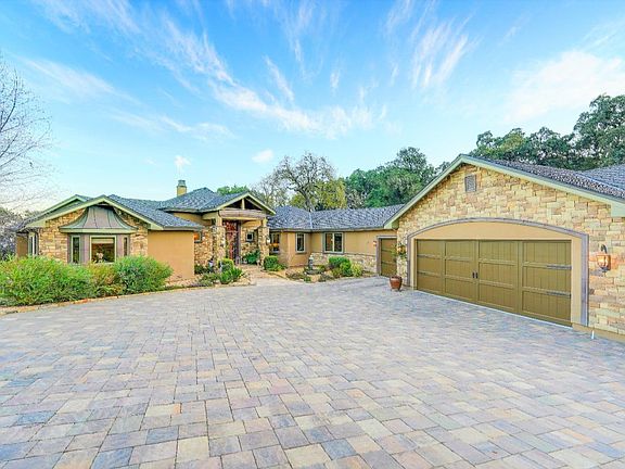 2nd image of 9230 Mahogany Ct