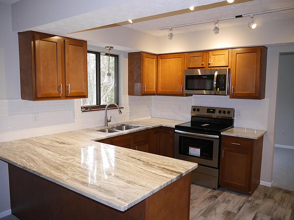 4th image of 129 Laurel Dr SW