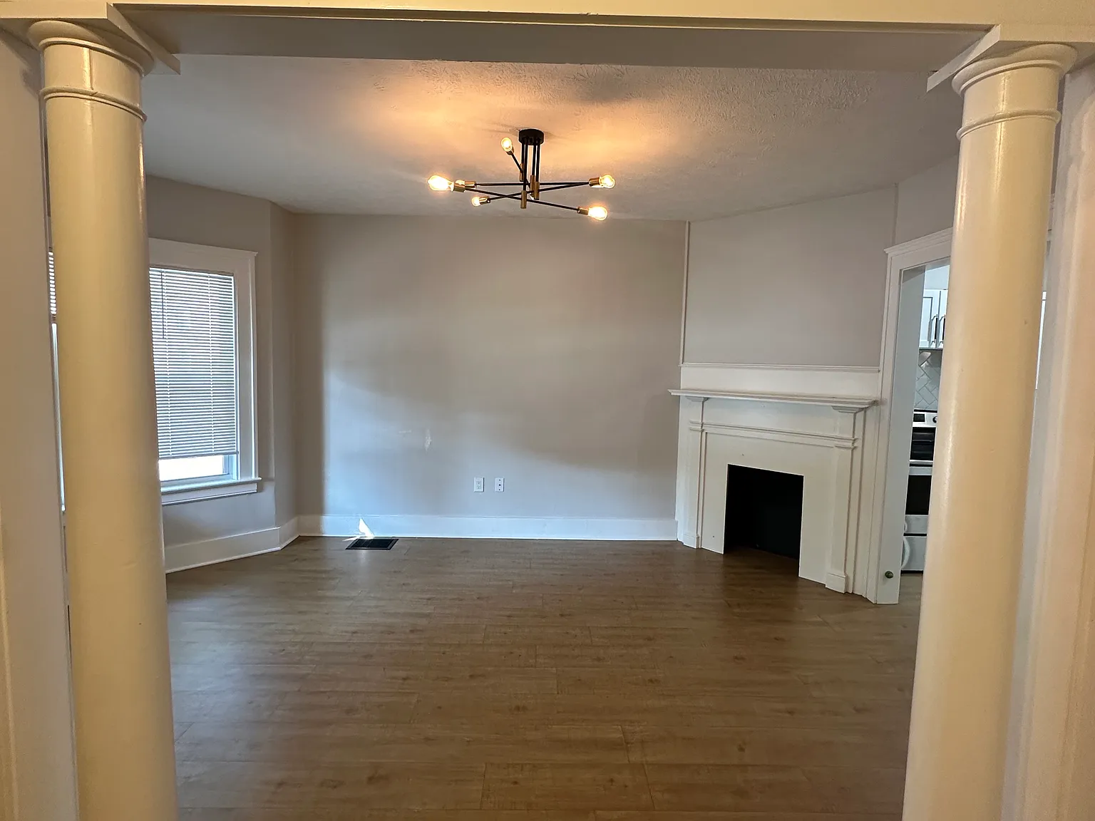 3 bed, 1600 sqft, $1,800 — Photo 2