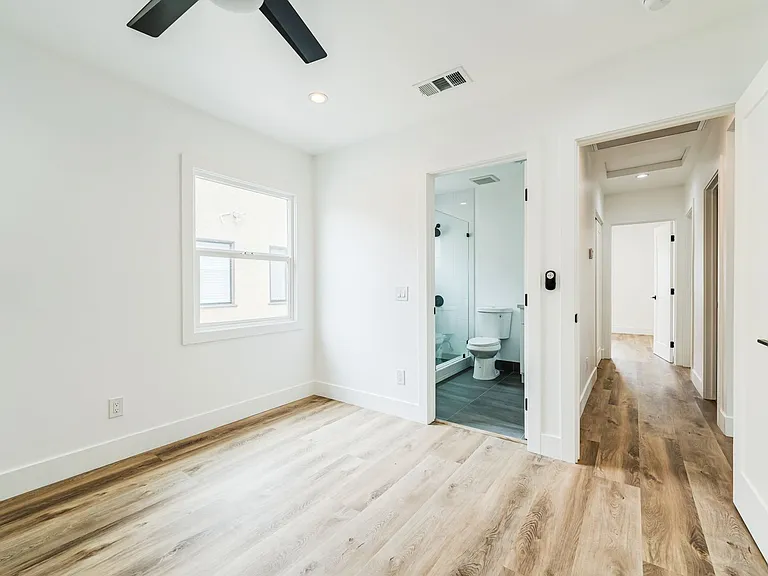 7020 Schroll — Photo 8