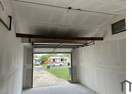 5th image of 223 Sheila Dr
