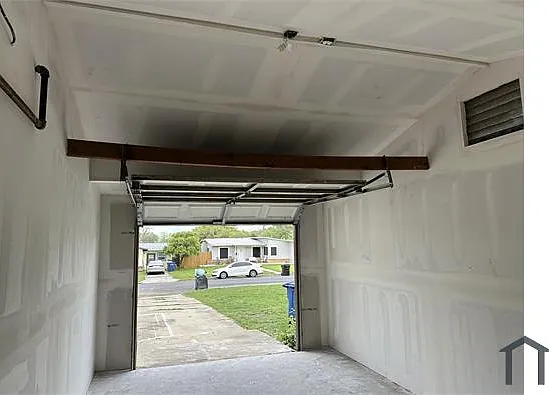 223 Sheila Dr — Photo 5