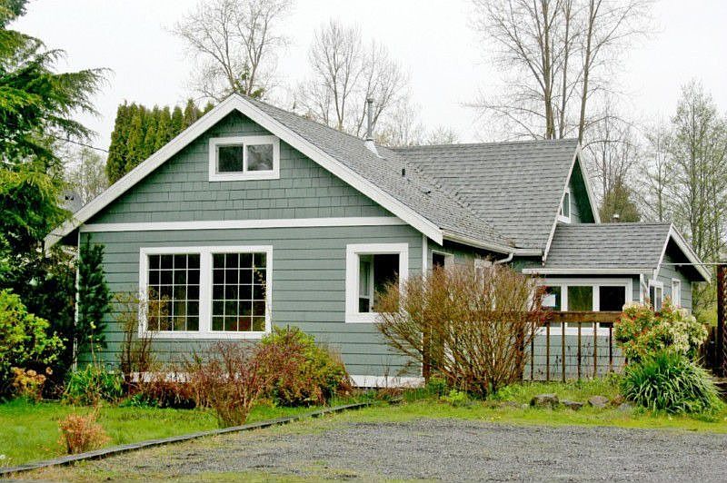 Welcome to Alderwood Avenue. Very nice and cute home on a HUGE lot IN town! Stunning wood floors and very nice lighting and fixtures throughout. Very clean and move in ready! ACT NOW as at this price it will be gone this week!