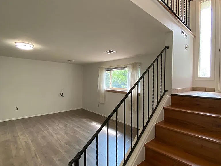 675 Ithaca Dr — Photo 18