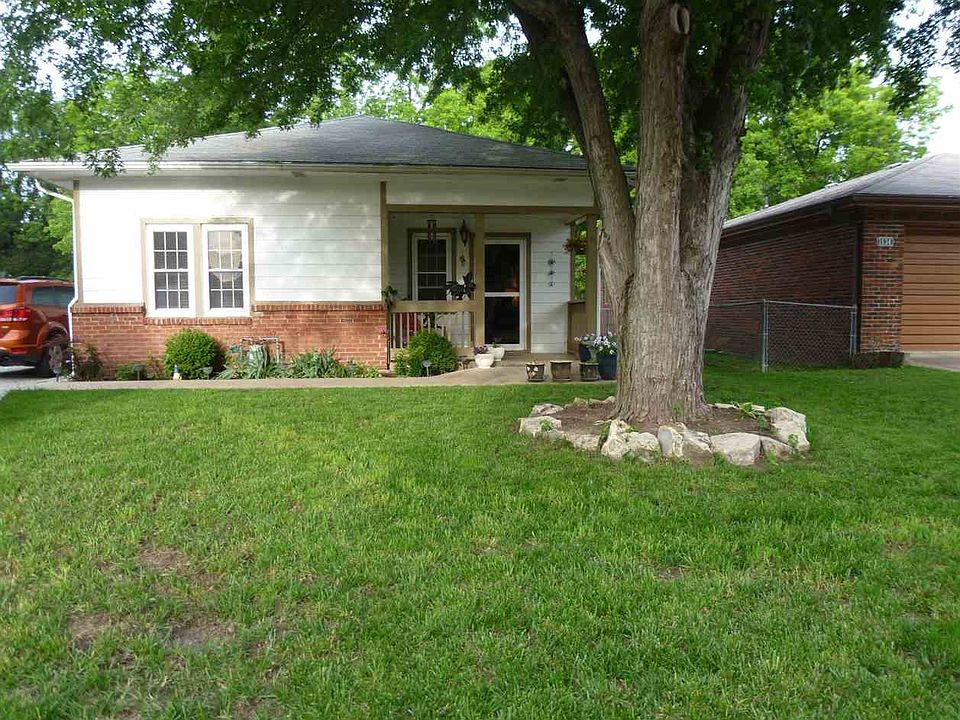 1530 Frankfort St, Winfield, KS 67156 Zillow
