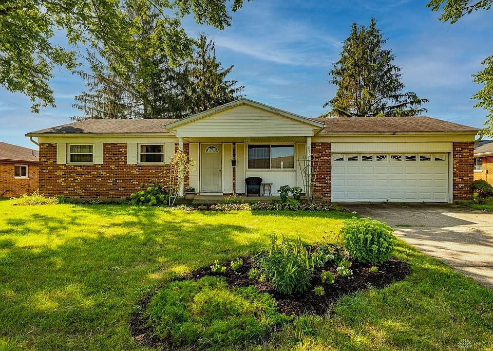 1st image of 35 Woods Dr