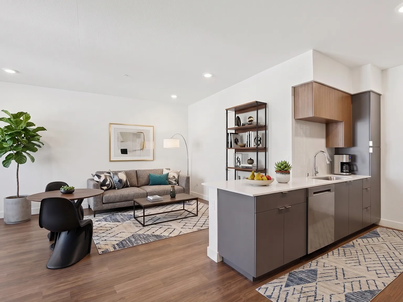 Crescent Apartments — Photo 4