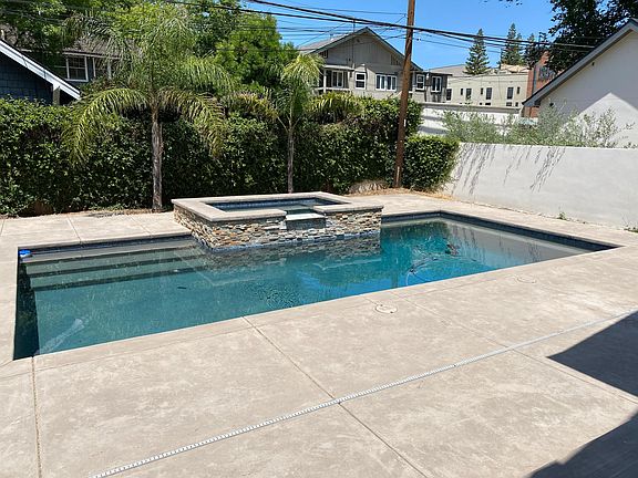 4th image of 1014 41st St