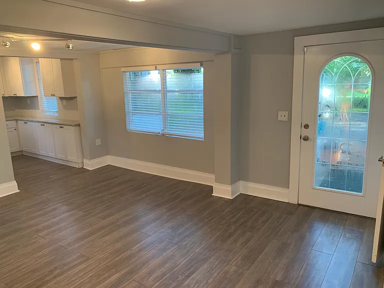 202 W Emma St — Photo 3