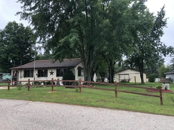 812 S Scott Dr, Farwell, MI 48622
