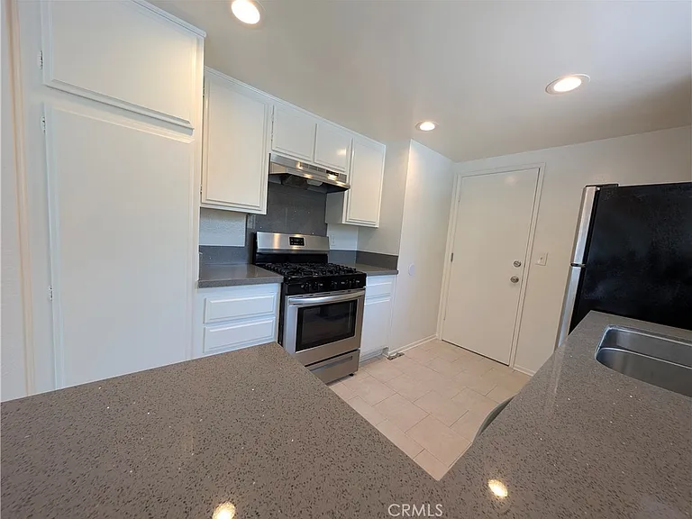 529 E Colorado Blvd #D — Photo 18