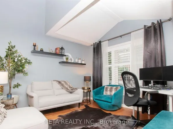 2109 Dunmore Ave, Burlington, ON L7L 6V8
